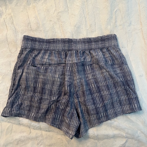 Women’s Vuori Dash shorts - Picture 2 of 4